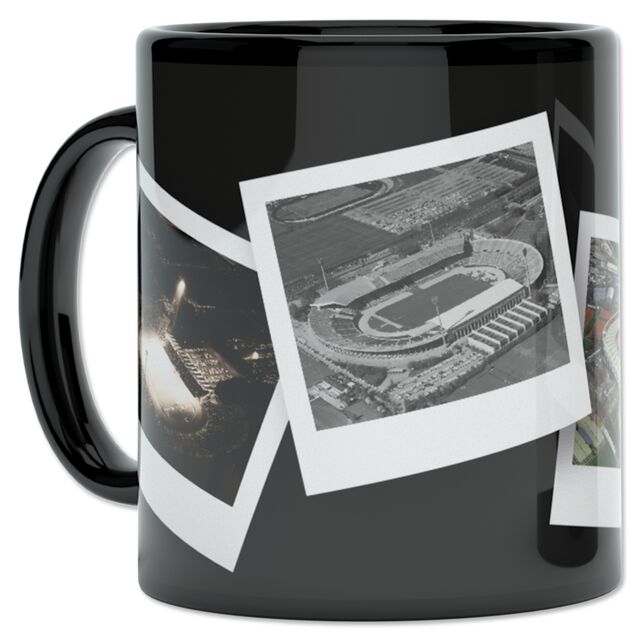 schwarze Tasse mit Polaroid Bildern des Stadions
