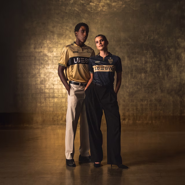 Model Bild mit goldenem Trikot und schwarzem Trikot 