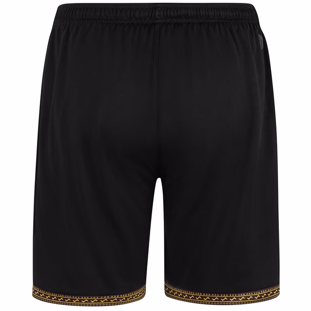 Schwarze Shorts mit goldenen Verzierungen 