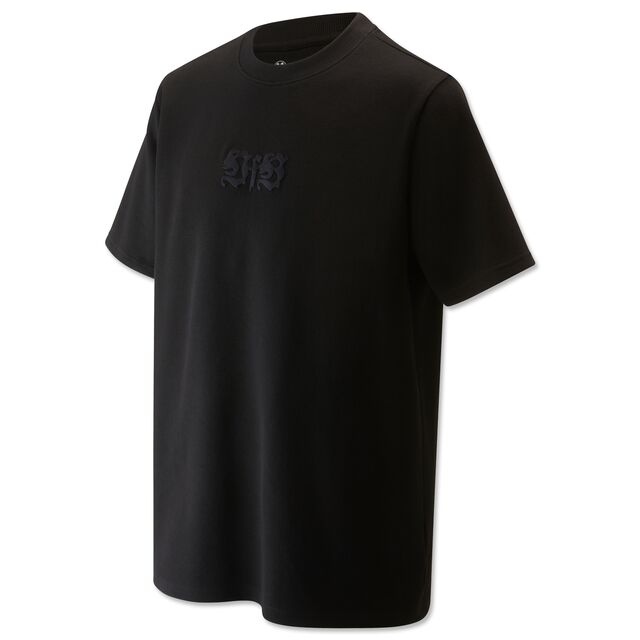 Schwarzes T-Shirt mit gesticktem schwarzen VfB Schriftzug in der Mitte 