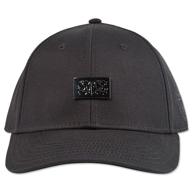 schwarze Kappe mit Metallplatte mit VfB Logo
