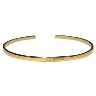 goldener Armreif mit Aufschrift VfB Stuttgart