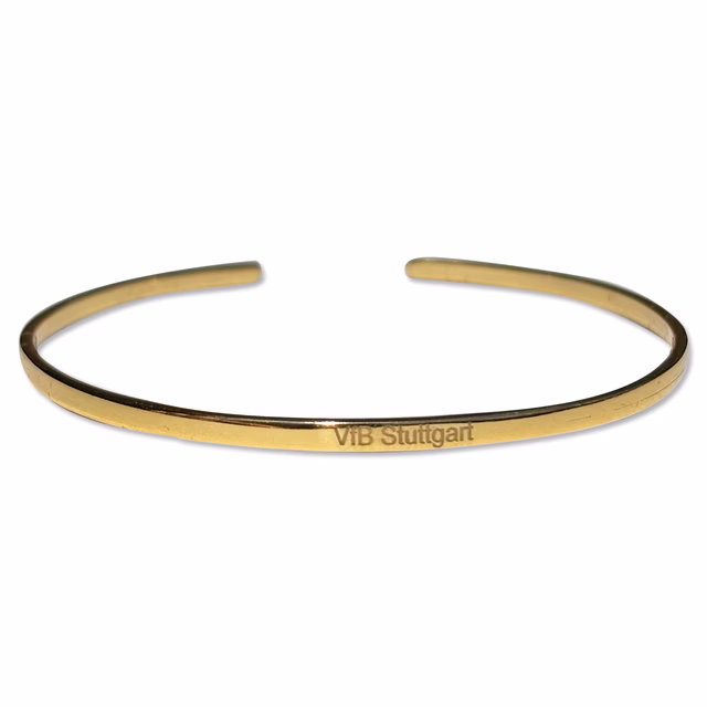 goldener Armreif mit Aufschrift VfB Stuttgart