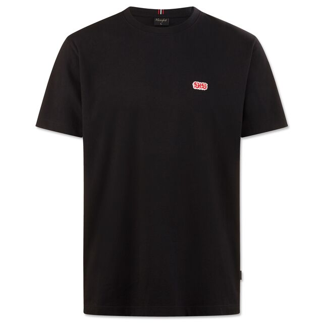 schwarzes T-Shirt mit kleinem roten VfB Schriftzug auf der Brust
