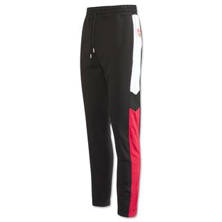 schwarze Jogginghose mit kleinem VfB Wappen und weiß-rotem Streifen an der Seite