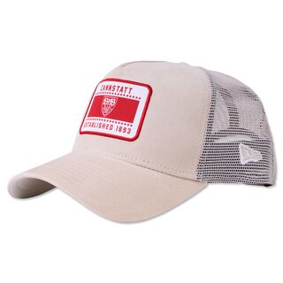 Kappe mit Schriftzug Cannstatt Established 1893 und kleinem VfB Wappen auf der Vorderseite und New Era Logo an der Seite