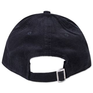 schwarze Rückseite der Kappe mit Schnalle zur Größeneinstellung