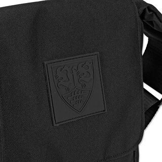 Nahaufnahme des schwarzen VfB Wappens auf der VfB Stadiontasche Wappen
