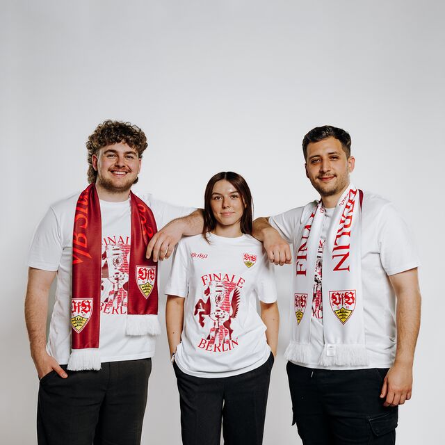 Fans tragen das DFB-Pokal Final Shirt und den Druckschal Pokalfinale 2026