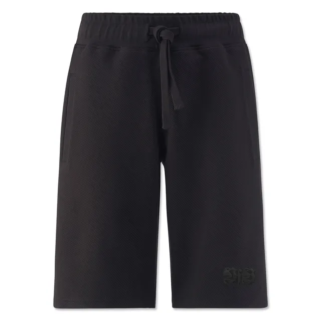 Schwarze Shorts mit Schriftzug VfB auf dem linken Hosenbein 